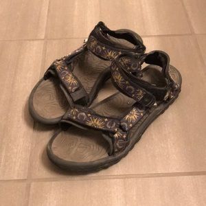Vintage celestial moon patterned Tevas